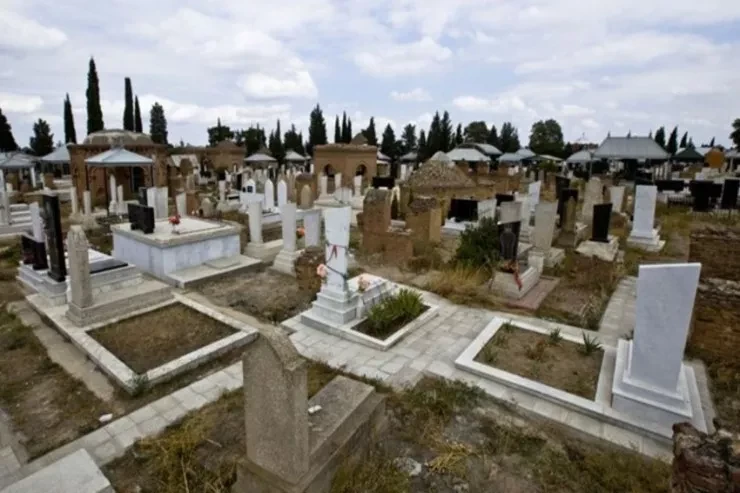 Qəbiristanlıqda gənc oğlanın meyiti tapıldı - Sumqayıtda DƏHŞƏT