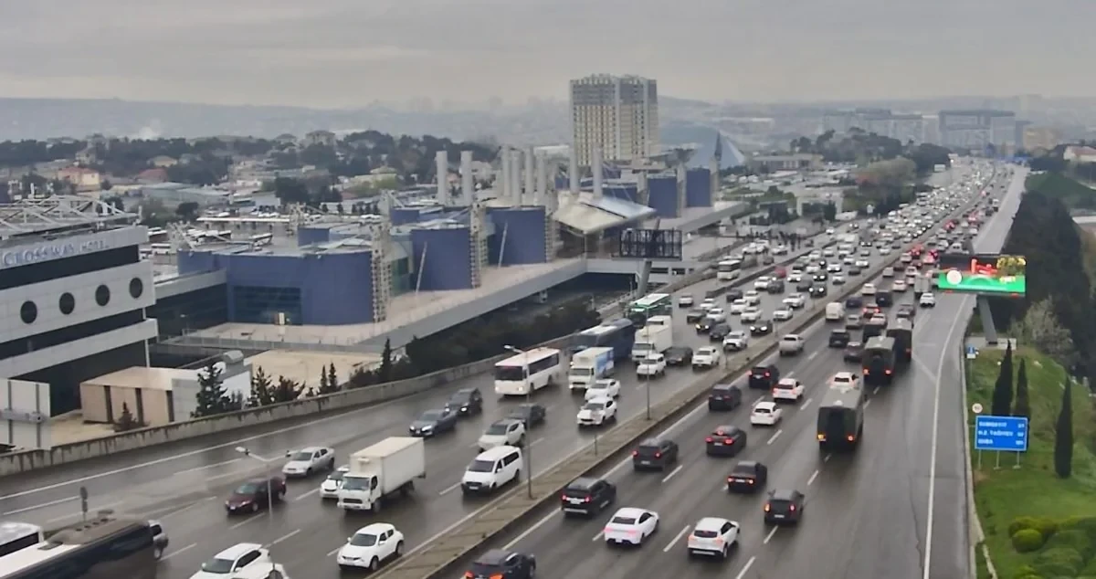 Paytaxt küçələrində sıxlıq - Sürücülərin NƏZƏRİNƏ