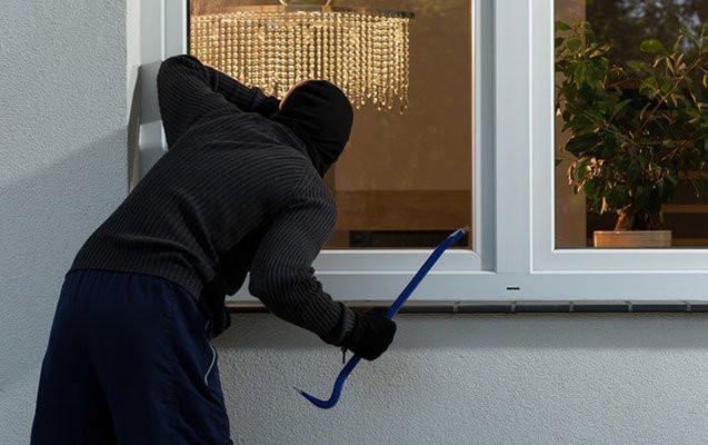 Evlərdən bu yolla 25 minlik oğurluq etdi - VİDEO