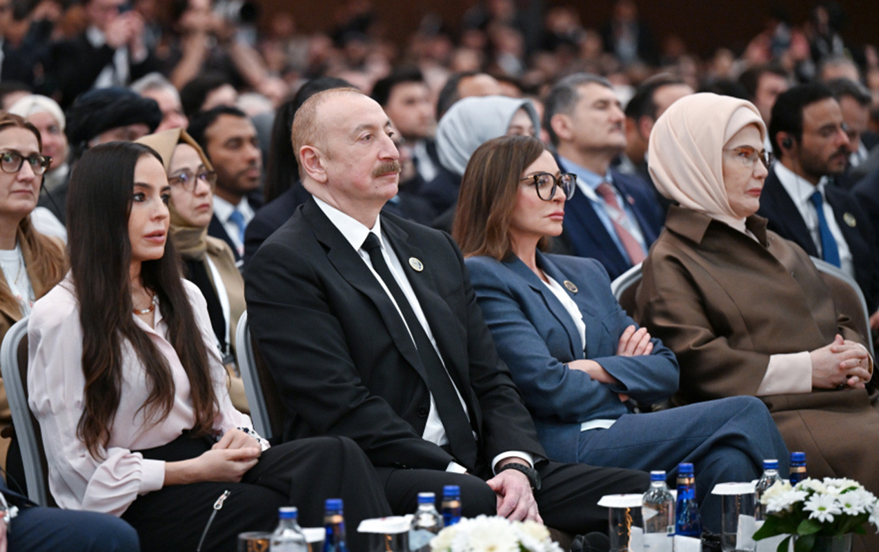 Prezident ailəsi ilə Antalyada tədbirdə - FOTOLAR - YENİLƏNİB