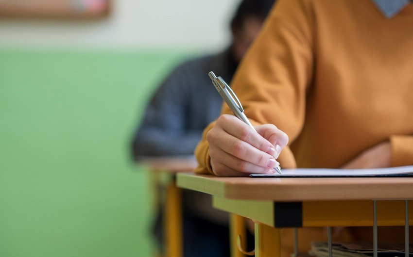 9 nəfərdə telefon aşkarlandı - İmtahandan çıxarıldılar