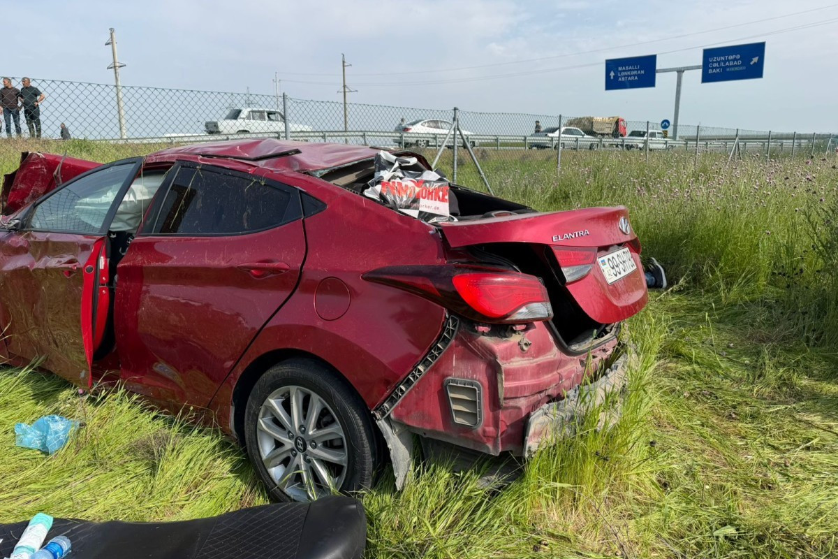 Toya gedən ailə dəhşətli qəzaya düşdü - Ölən var 