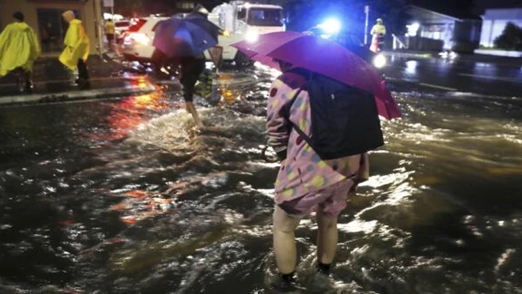 Fövqəladə vəziyyət elan edildi - Qırmızı xəbərdarlıq