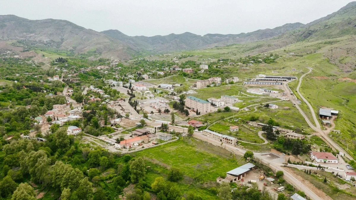 Növbəti köç karvanı Qırmızı Bazar qəsəbəsinə çatdı&nbsp;