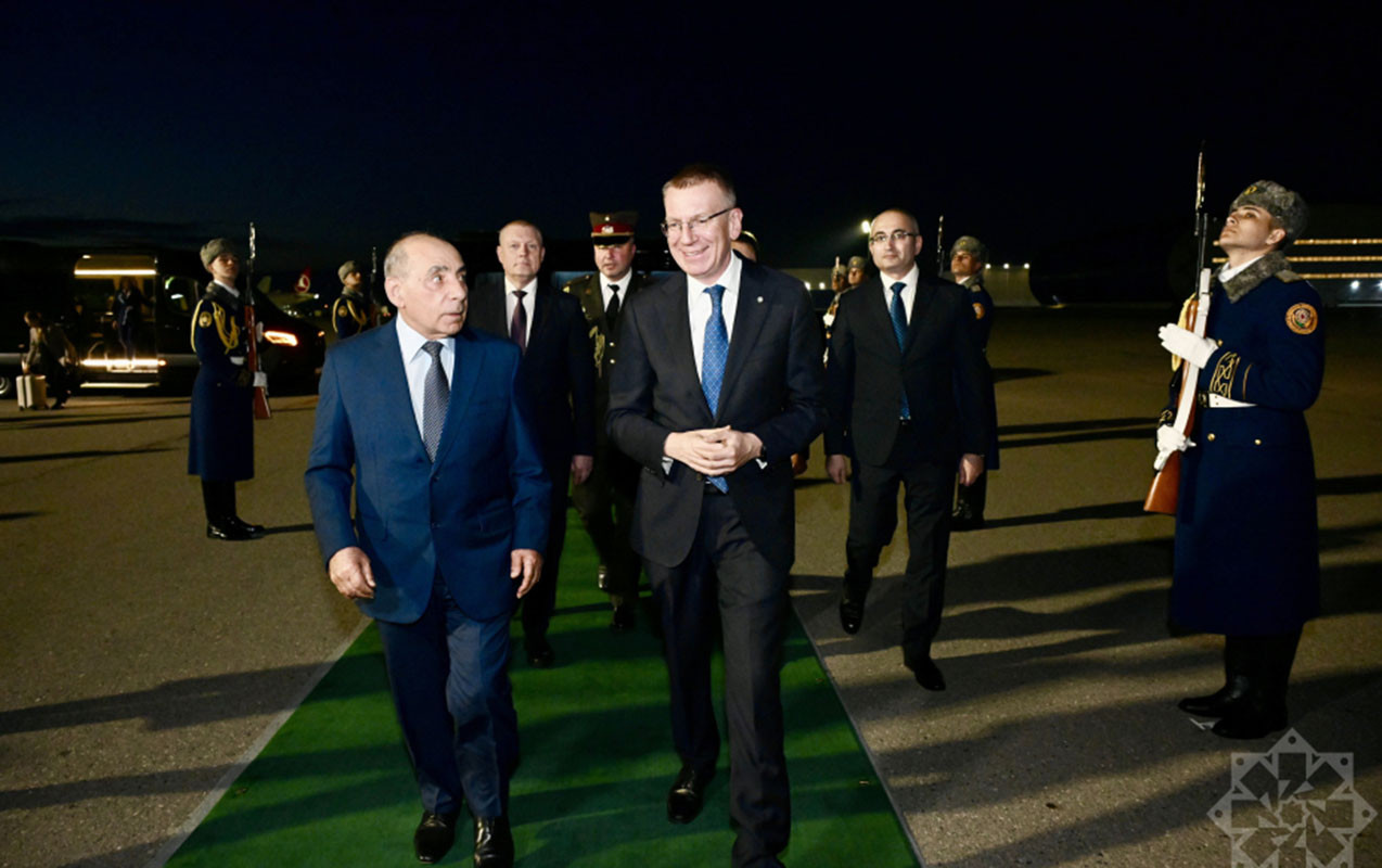 Latviya Prezidenti Azərbaycana səfərə gəldi - FOTOLAR