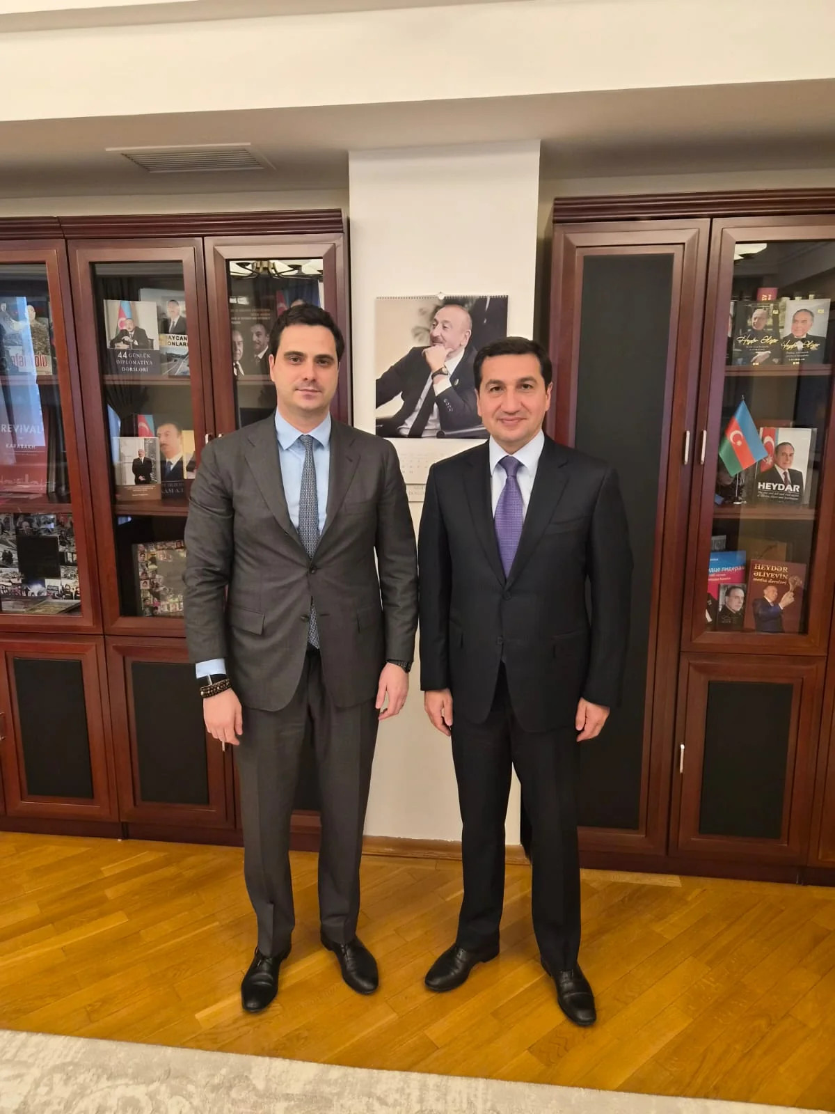 Hikmət Hacıyev Elçin Qasımovla&nbsp;müzakirə apardı