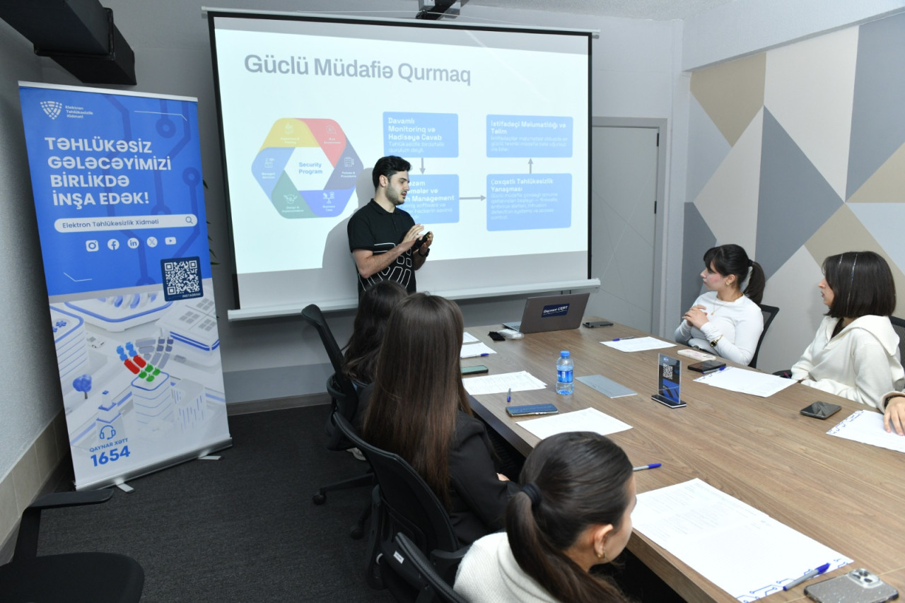 Beynəlxalq \"İKT-də Qızlar\" Günü münasibətilə tədbir keçirildi - FOTOLAR