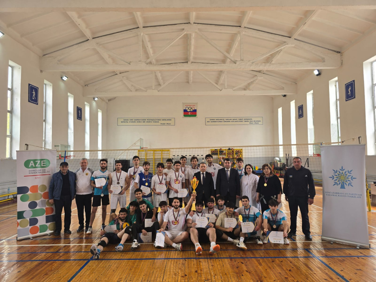 Yasamalda oğlanlar arasında voleybol turnirinə yekun vuruldu - FOTOLAR