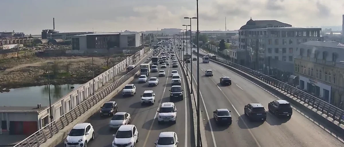 Paytaxtın bu küçələrində sıxlıq var