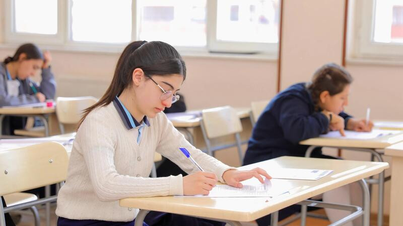 Buraxılış imtahanının vaxtına 15 dəqiqə əlavə ediləcək - Abituriyentlərə&nbsp;şad xəbər