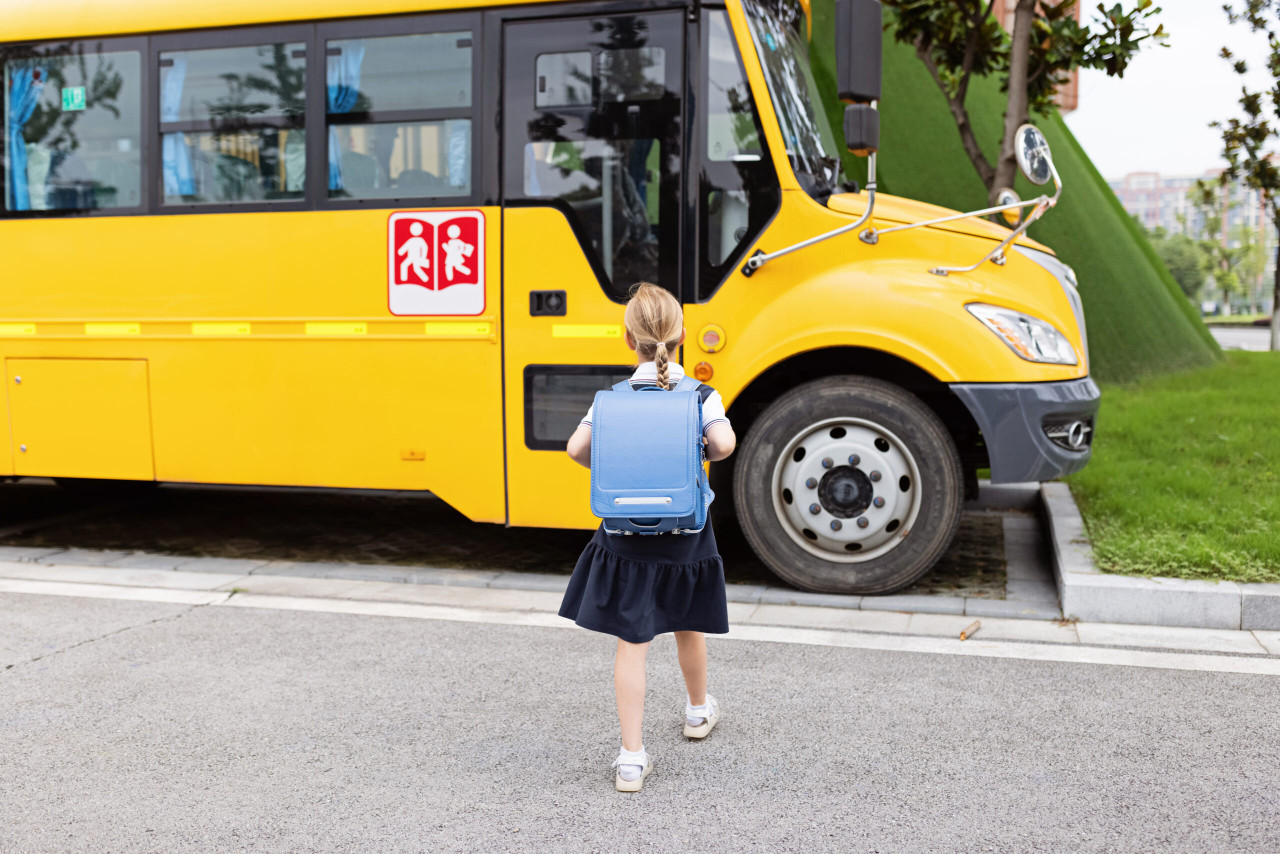 Sürücünün ürəyi getdi - Şagirdlər avtobusu belə xilas etdi