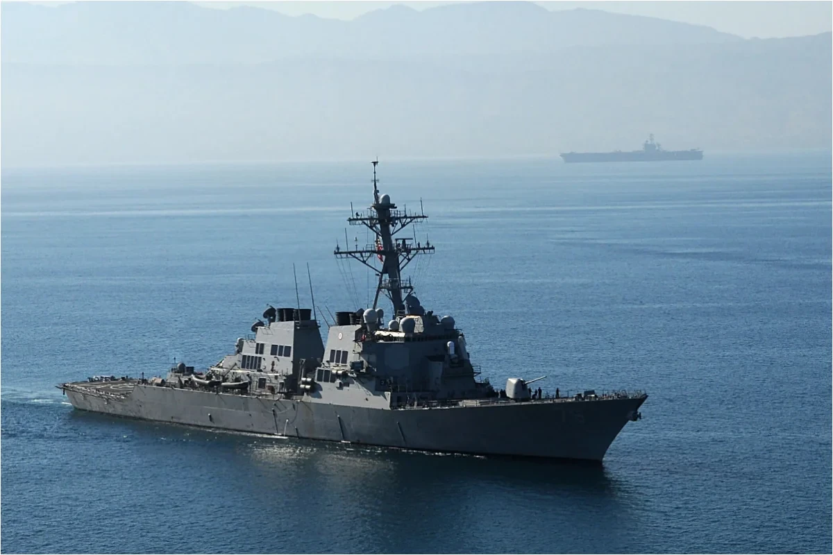 ABŞ-yə məxsus hərbi gəmi yandı