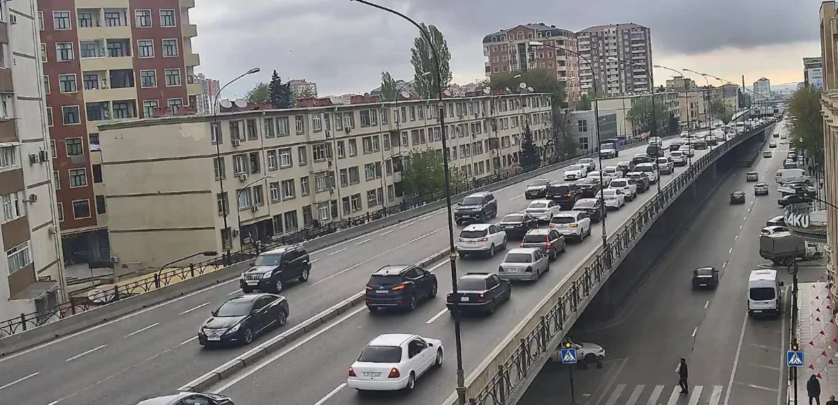 Paytaxtın bəzi küçələrində sıxlıq var