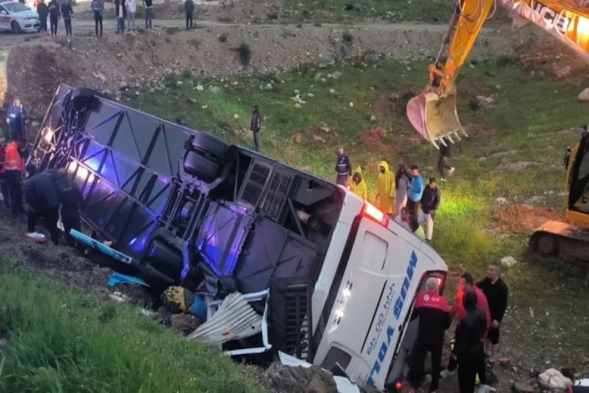 Türkiyədə avtobus aşdı -&nbsp;Ölən və yaralananlar var