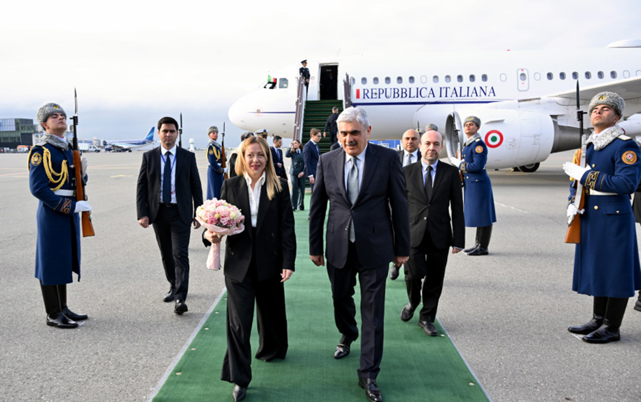 Corcia Meloni Azərbaycandadır - FOTO