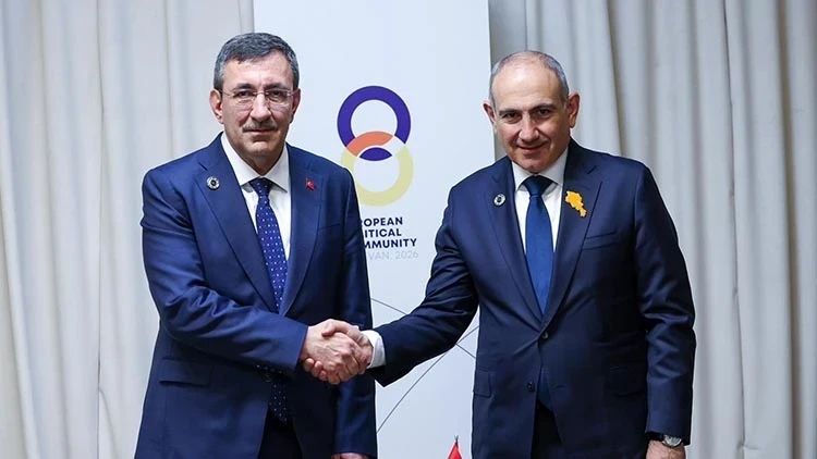 Cevdet Yılmaz Paşinyanla görüşdü