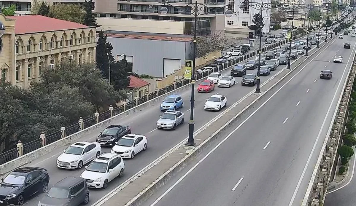 Paytaxtın bu küçələrində tıxac var