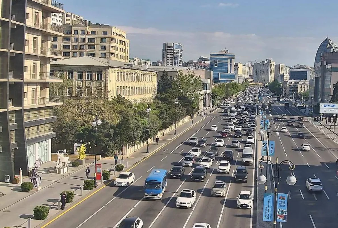 Bakının bu küçələrində sıxlıq var