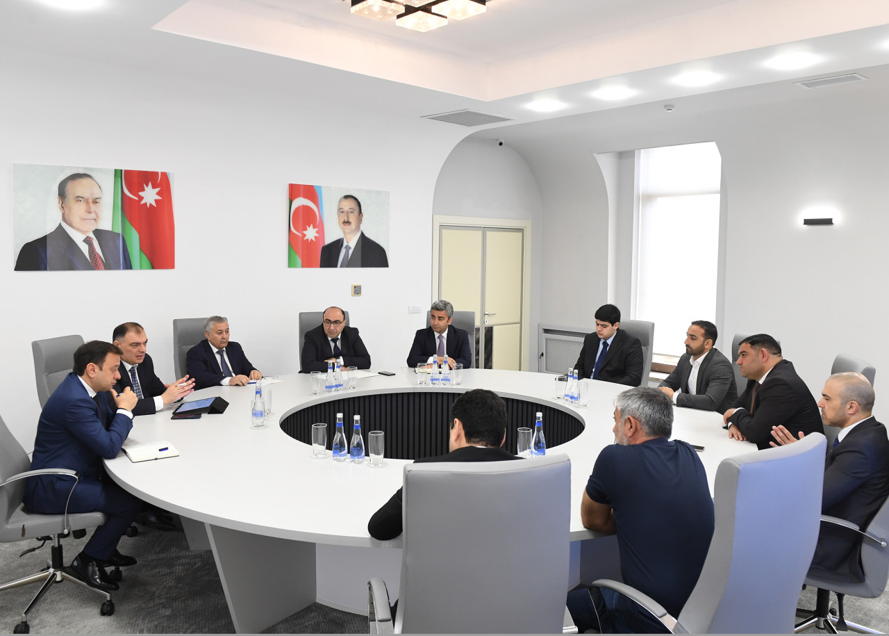 “Azərişıq” və “Ticarət Şəbəkələrinin İnkişafı” nümayəndələri arasında görüş - FOTO