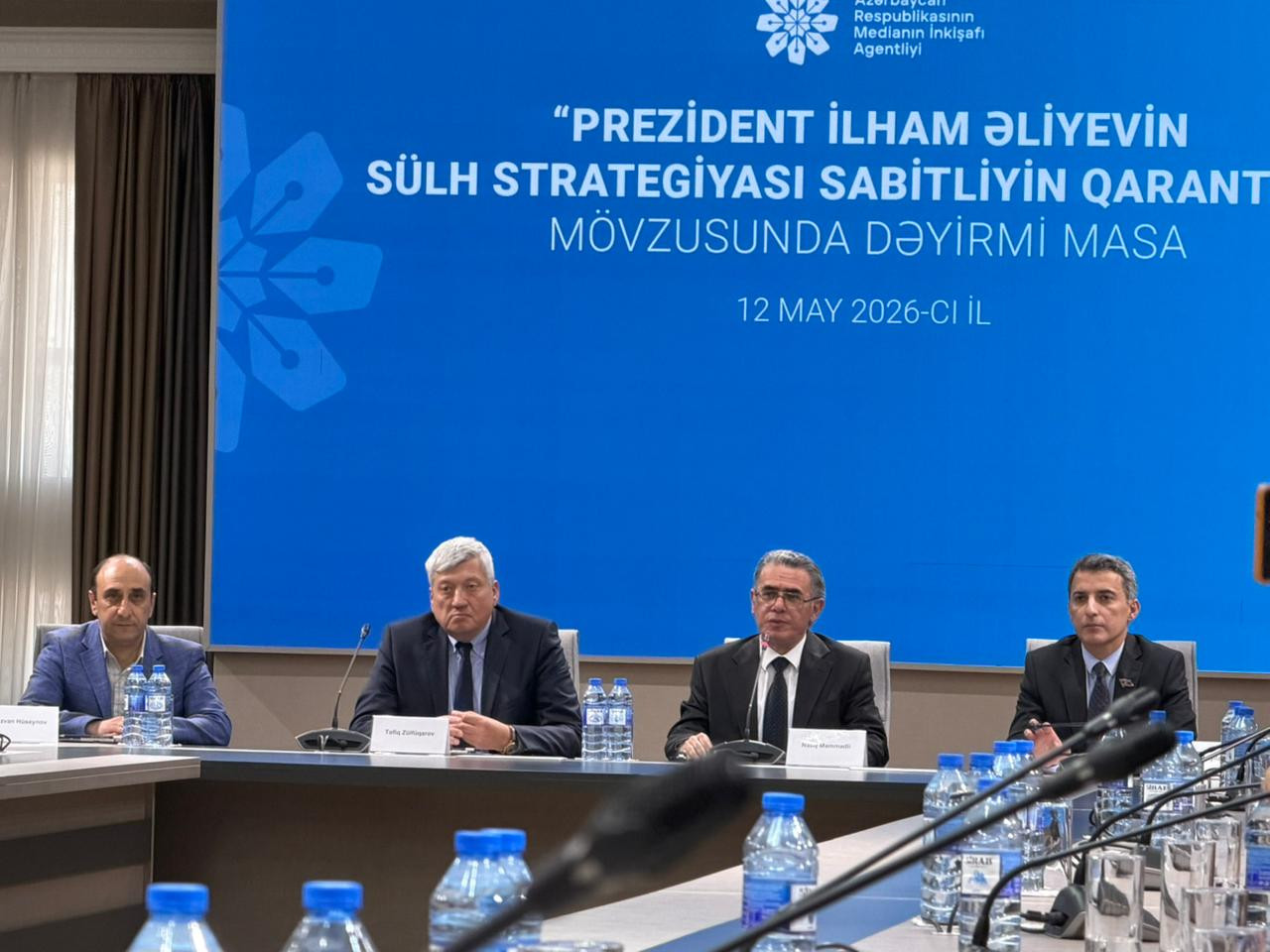 İlham Əliyevin sülh strategiyasına həsr olunan dəyirmi masa keçirildi