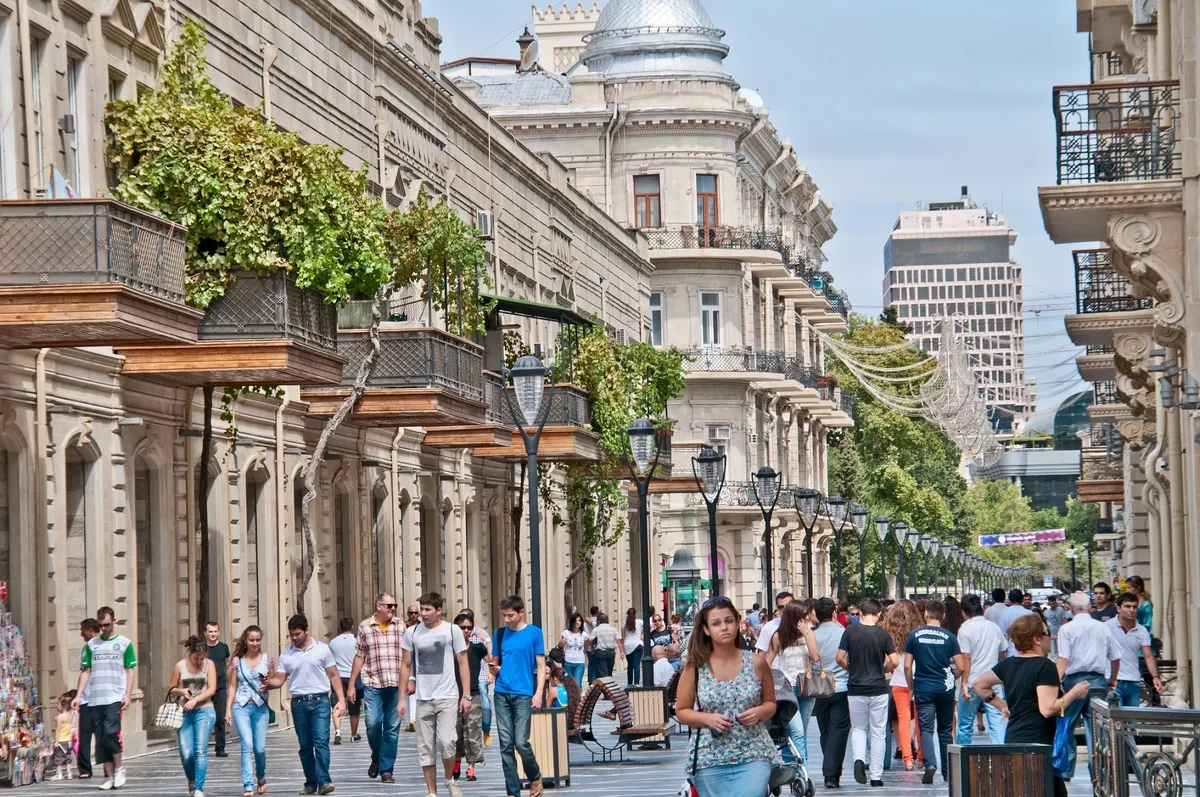 WUF13 ilə bağlı gələn turistlər bu tələbdən azad edildi
