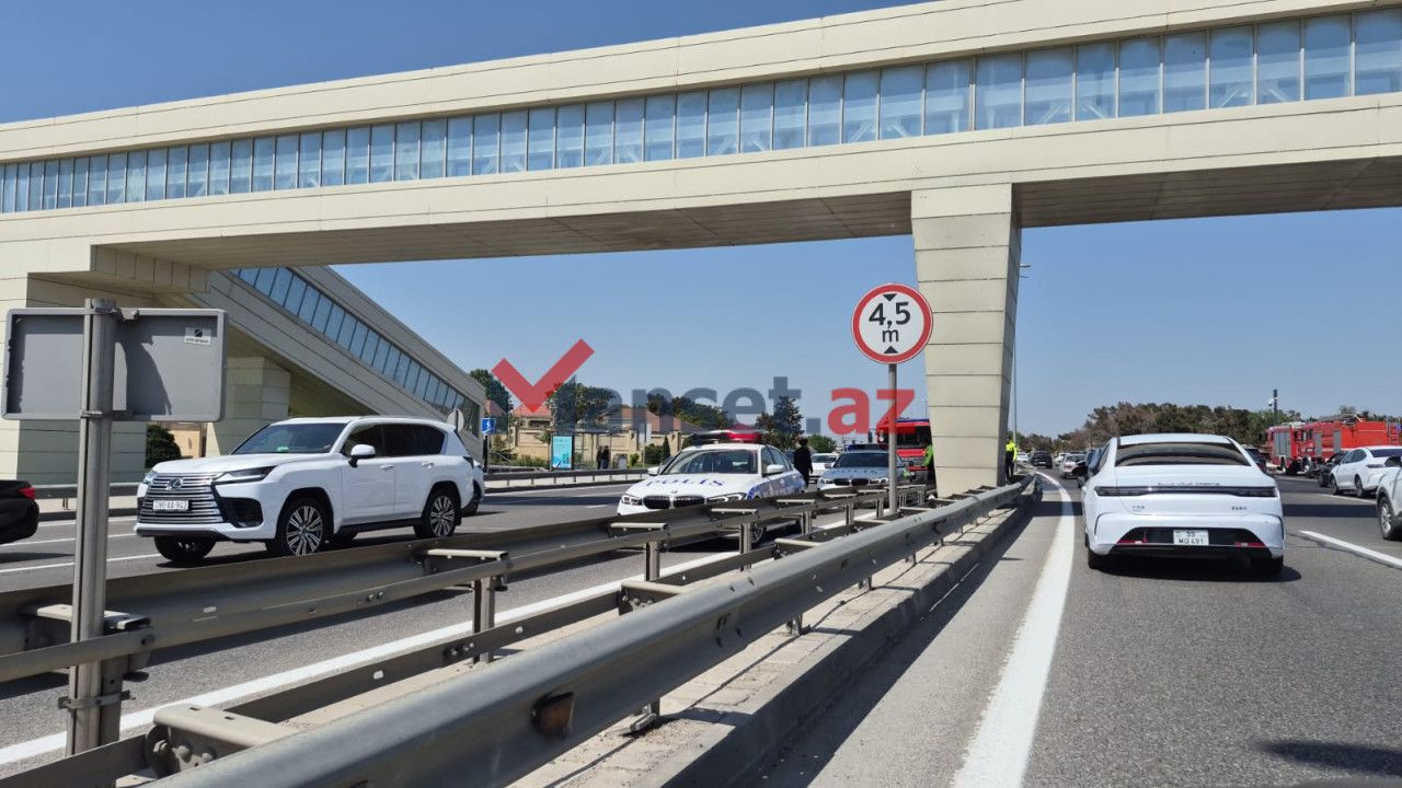 Bakıda avtomobil yandı  - FOTOLAR