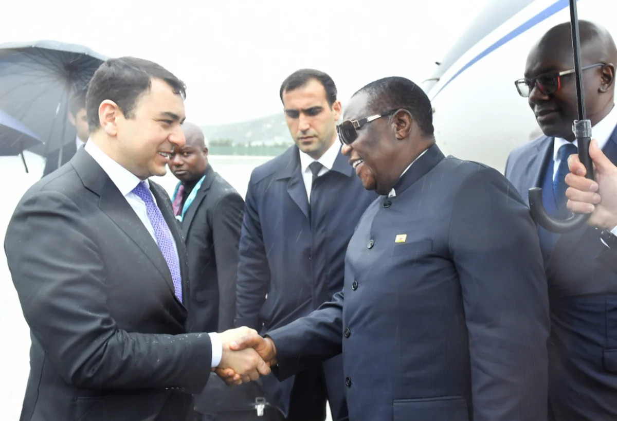 Zimbabvenin Vitse-prezidenti Azərbaycana gəldi