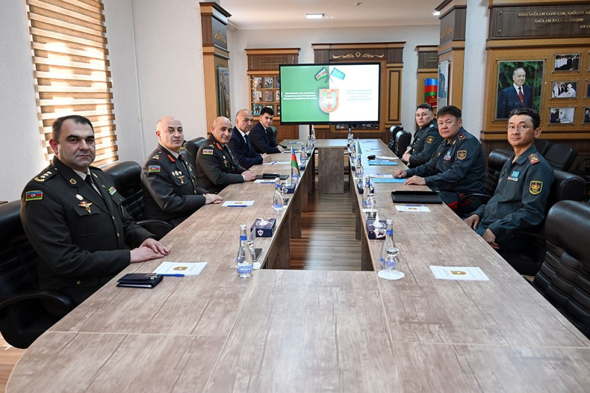 Qazaxıstan generalının rəhbərlik etdiyi nümayəndə heyəti Azərbaycandadır - FOTO