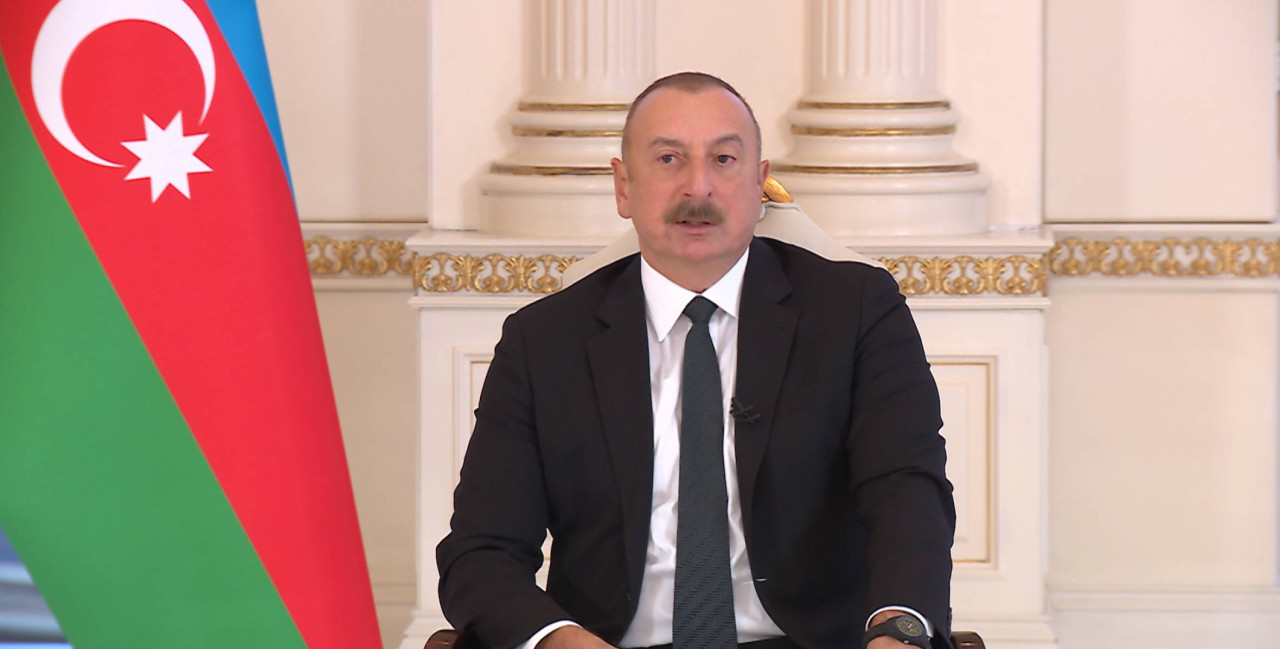 İlham Əliyevi təbrik edirlər - YENİLƏNİR