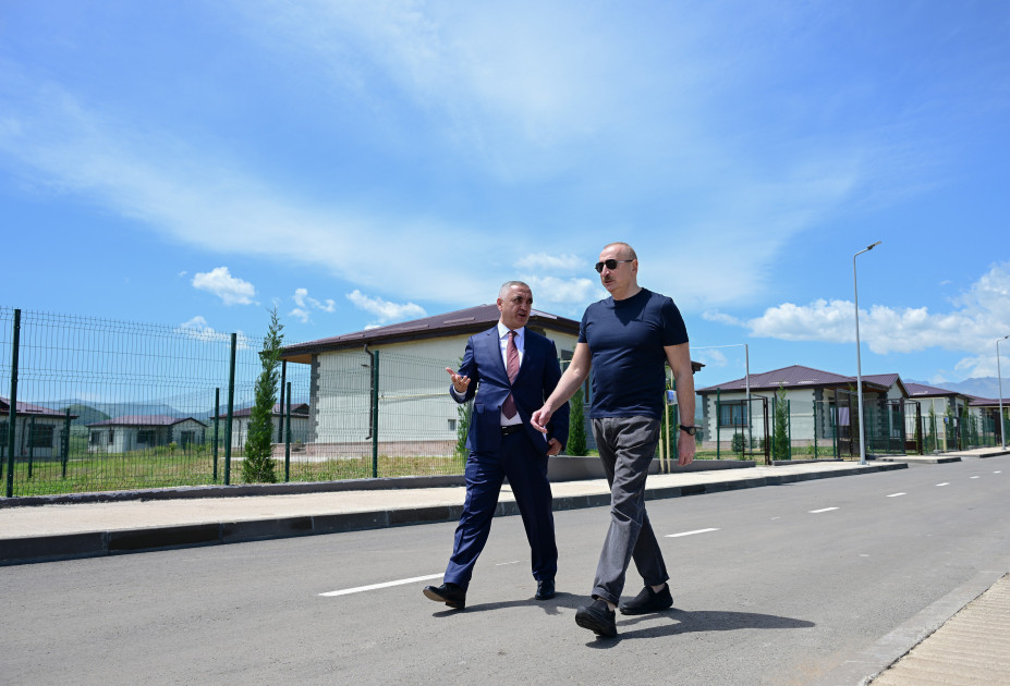 Prezident Xocalıda hərbçi evlərində oldu