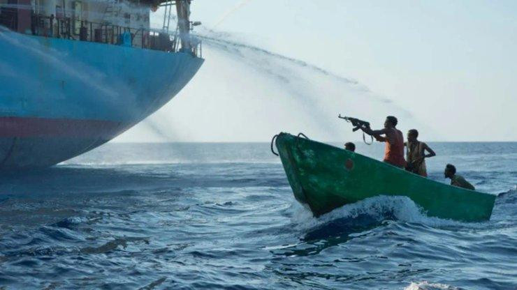 Piratlar Hind okeanında tankeri ələ keçirdi