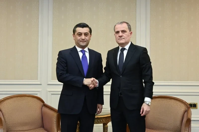 Ceyhun Bayramov özbəkistanlı həmkarı ilə strateji müttəfiqlik münasibətlərini müzakirə etdi