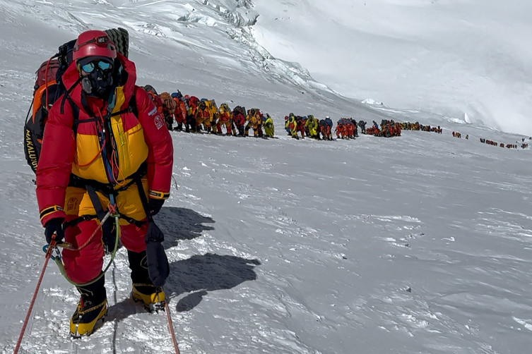 Ölü hesab edilən alpinist 6 gün sonra sağ tapıldı - Everestdə möcüzə