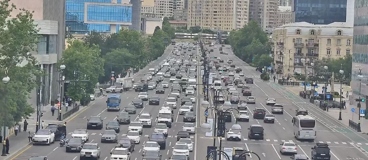 Paytaxtın bu küçələrində tıxac var 