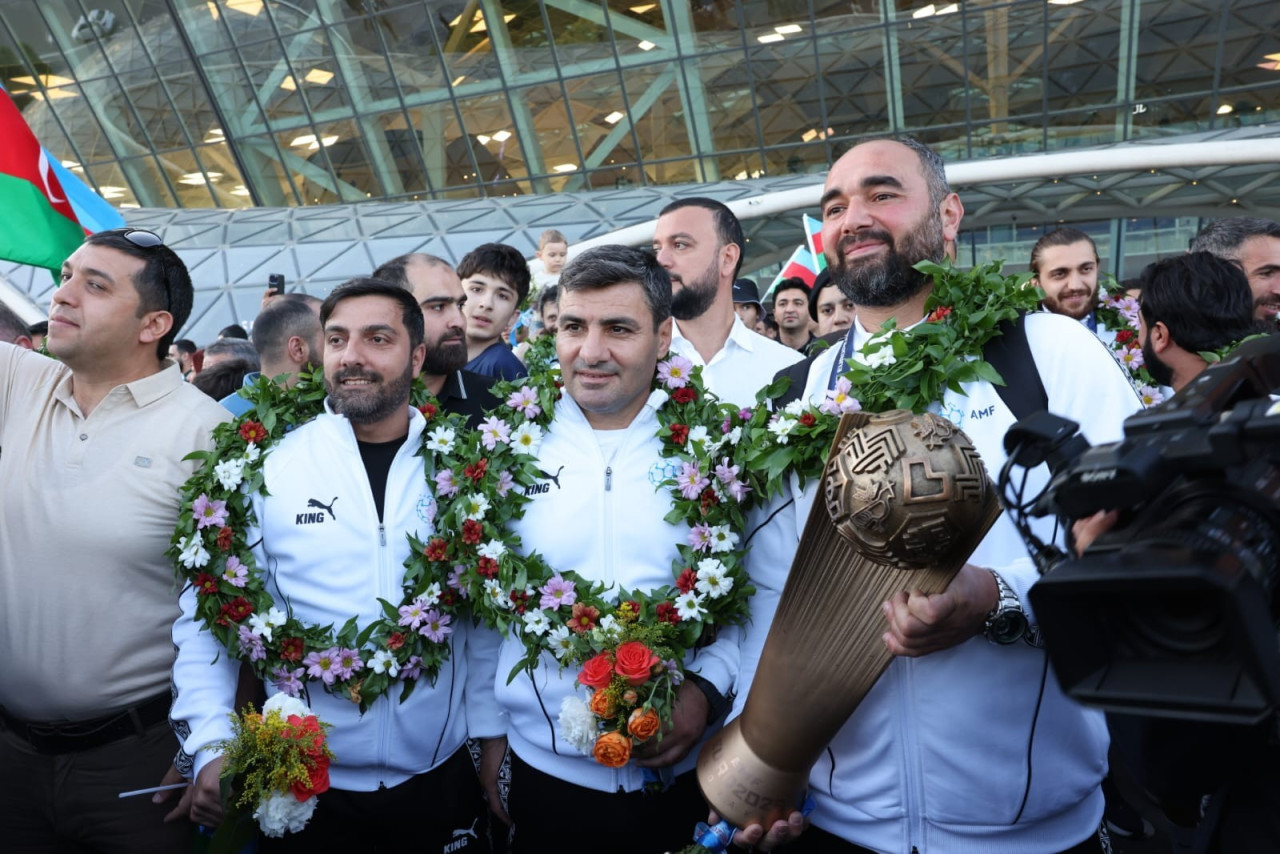 Avropa çempionu olan yığmamız Vətənə qayıtdı - FOTOLAR