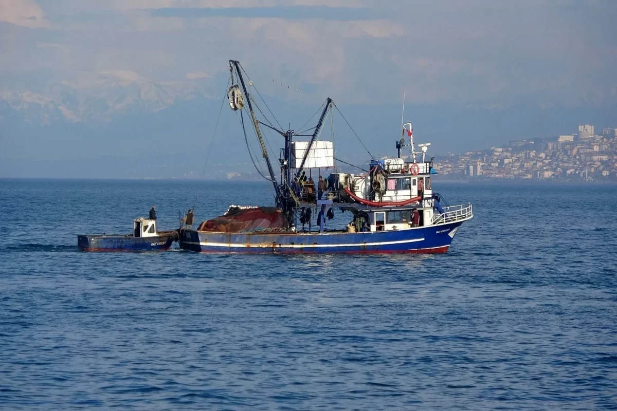 Türkiyə bayraqlı balıqçı gəmisinə hücum - Ölən və yaralılar var