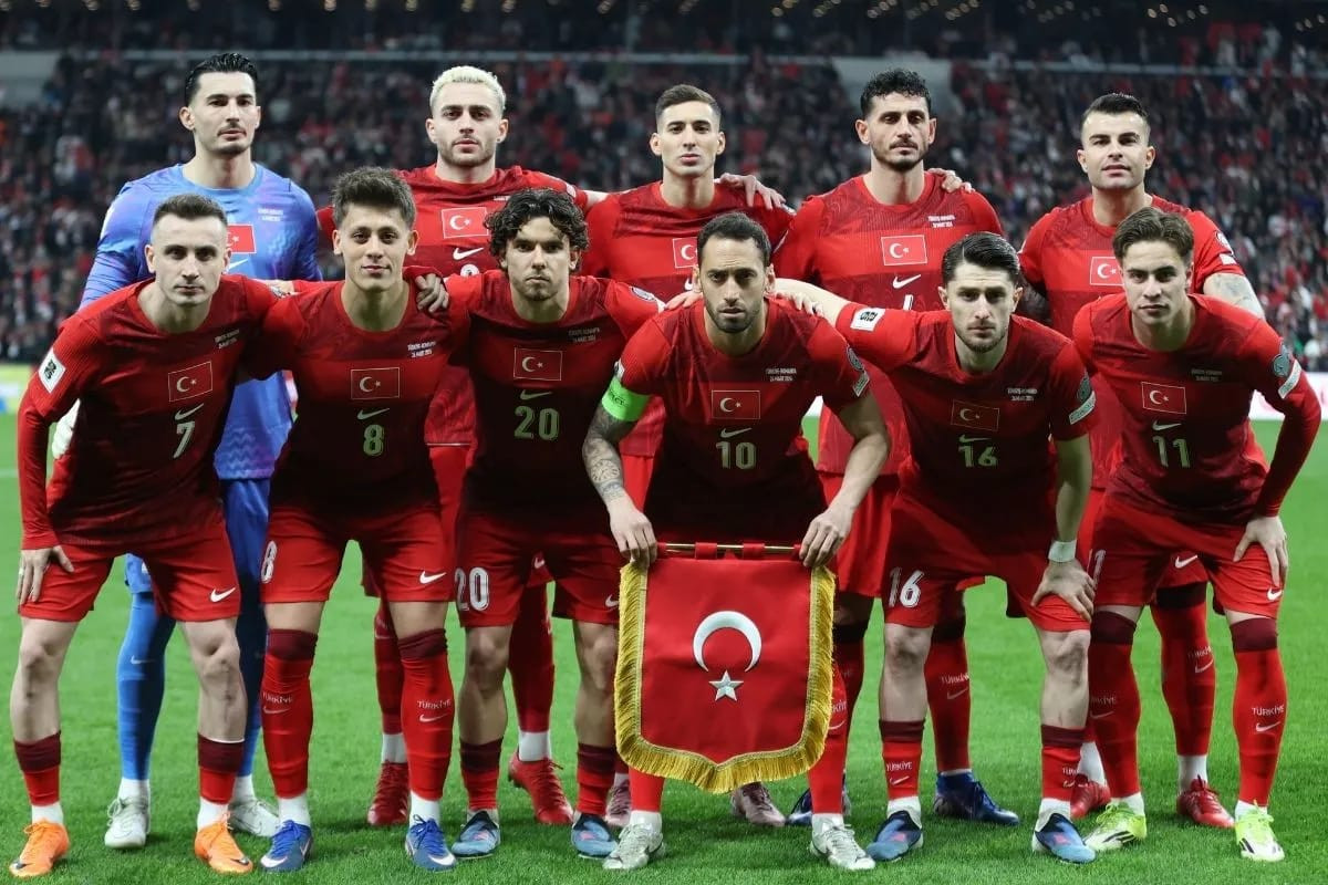 Bu gecə Türkiyə millisinin oyunu var - Hansı kanalda izləyək?