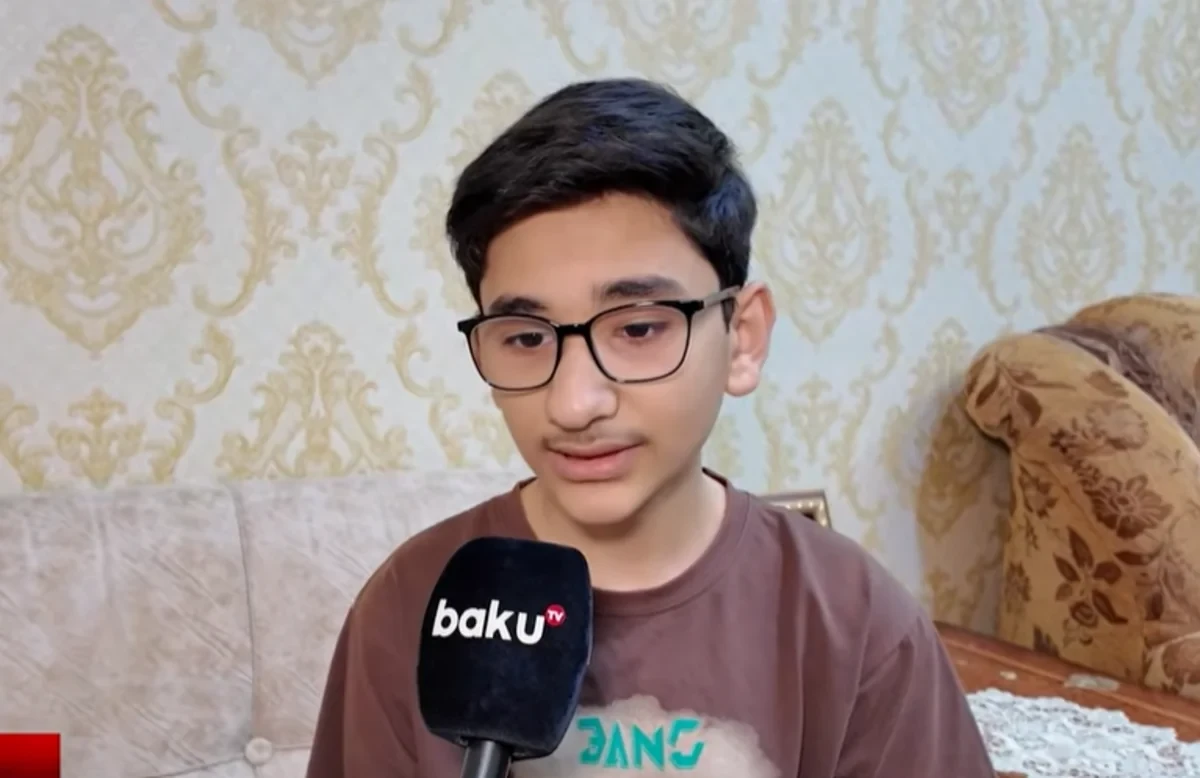 Azərbaycanlı məktəbli \"WhatsApp\"a bənzər tətbiq yaratdı - VİDEO