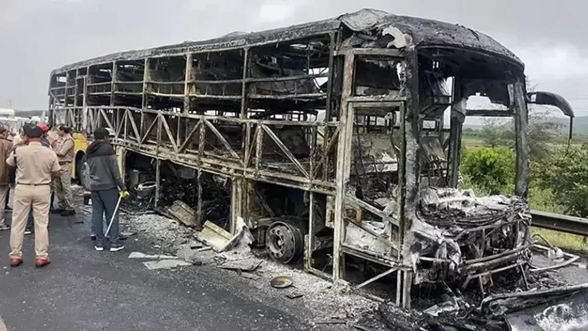 İraqda zəvvarları daşıyan avtobus yandı - 25 nəfər öldü