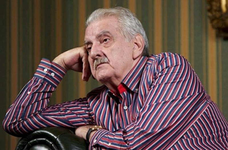 Prezident Ramiz Fətəliyevi təltif etdi