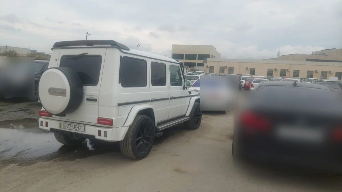 \"Kia\"nı vuraraq təhqir edən \"Gelandewagen\"‎ sürücüsü saxlanıldı