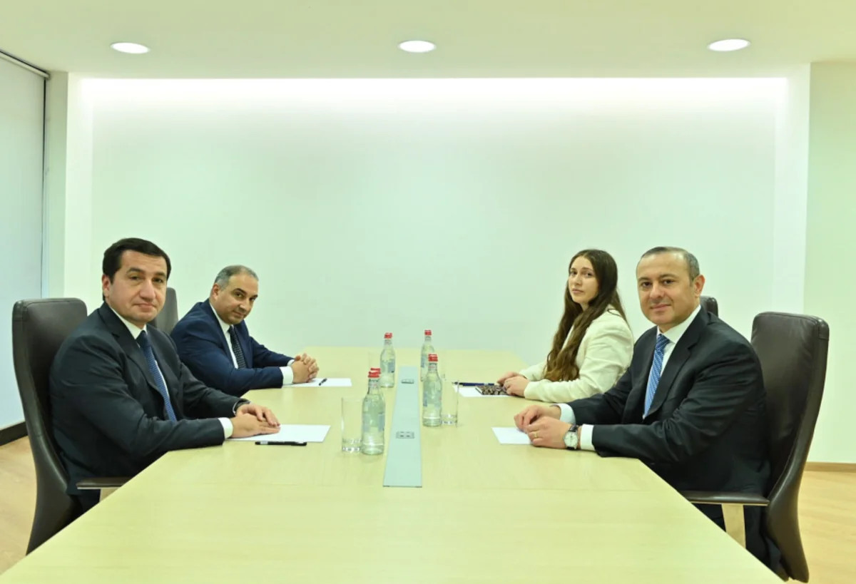 Hikmət Hacıyev Armen Qriqoryanla görüşdü