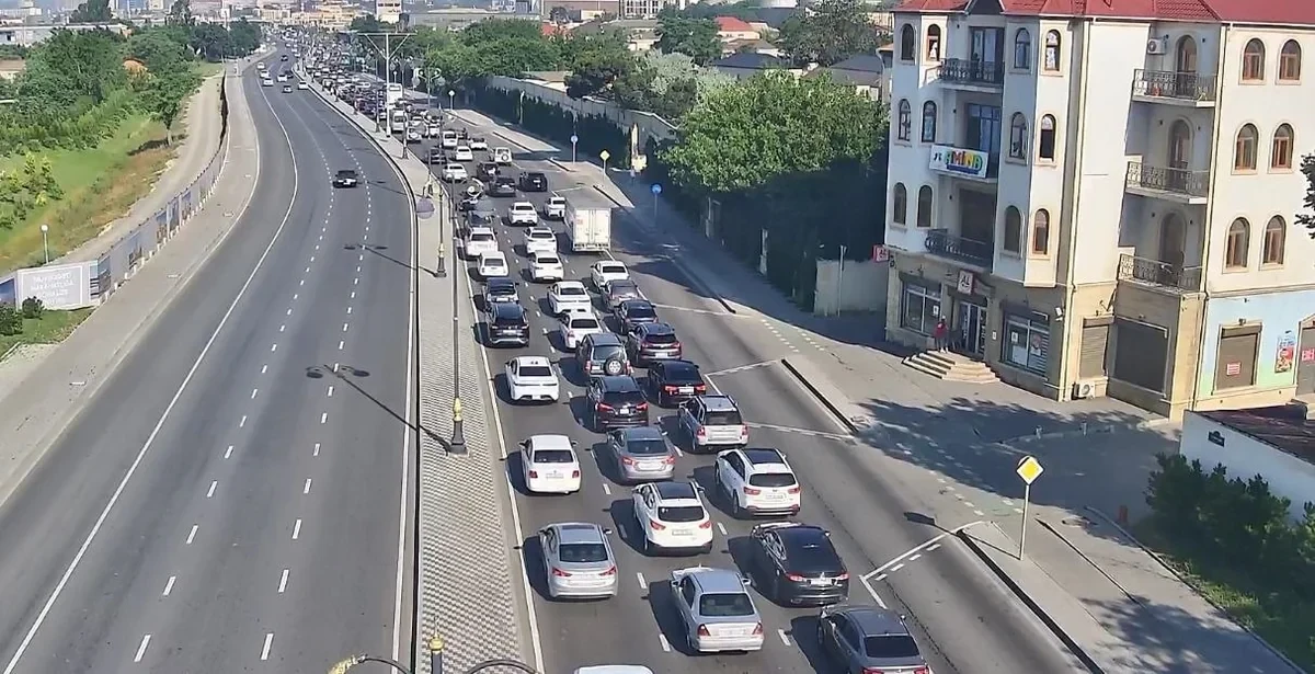 Paytaxtın bəzi küçələrində sıxlıq var