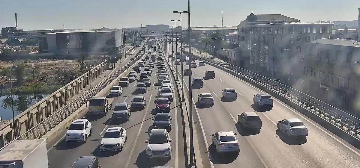 Paytaxtın bu küçələrində sıxlıq var