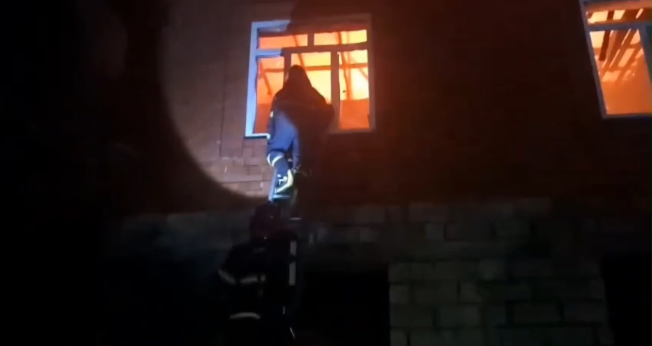 Lənkəranda yaşayış olmayan evdə YANĞIN