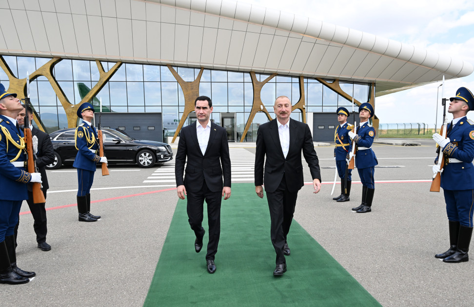 İlham Əliyev həmkarını yola saldı - FOTOLAR