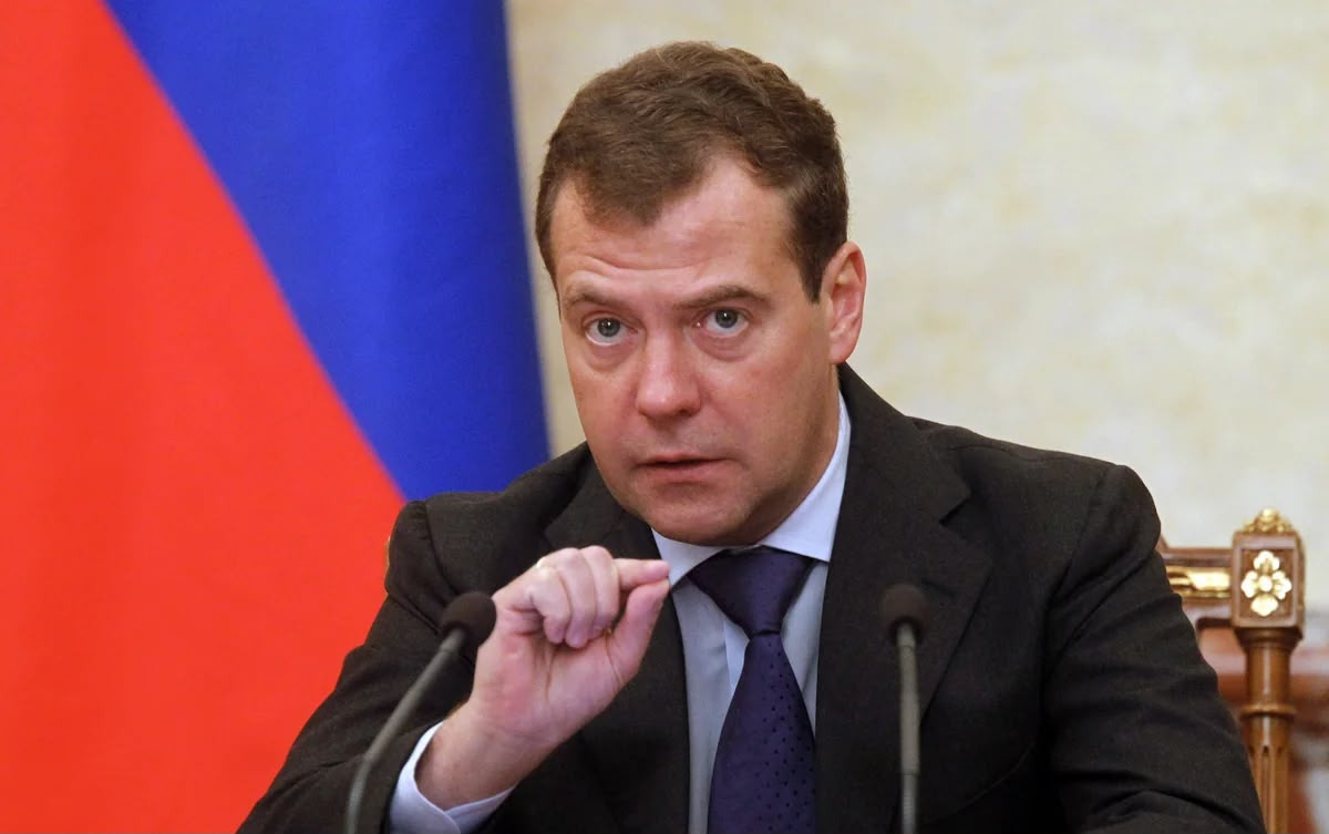 Medvedev Ermənistanı hədələdi
