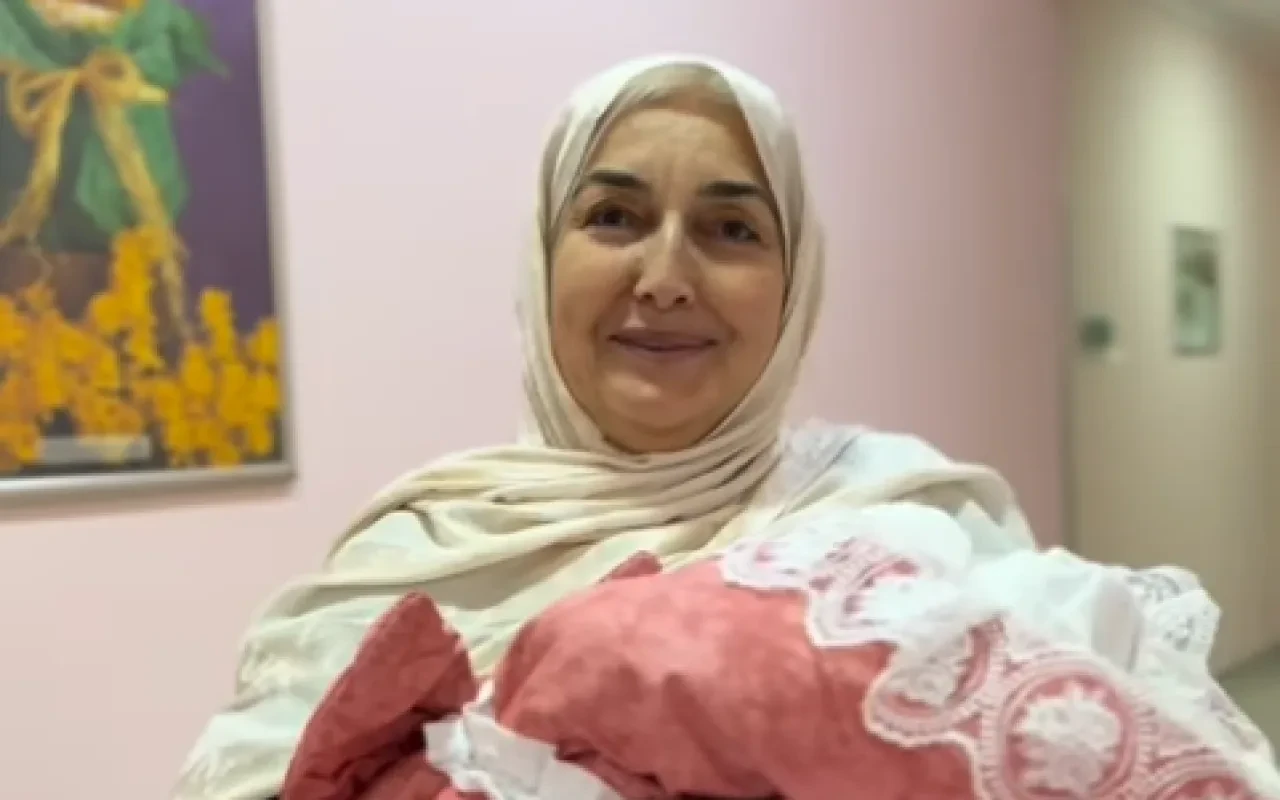 Azərbaycanda 63 yaşlı qadın ana oldu - VİDEO