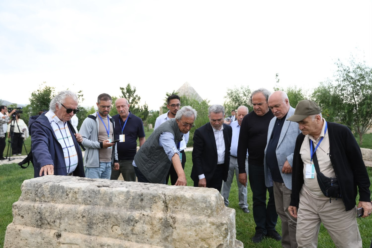 Türk dünyasının alimləri Qarabağın tarixi irsi ilə tanış oldular