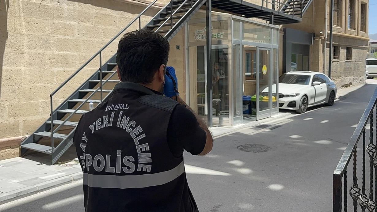 Oteldə qalan 53 yaşlı kişi otağında ölü tapıldı